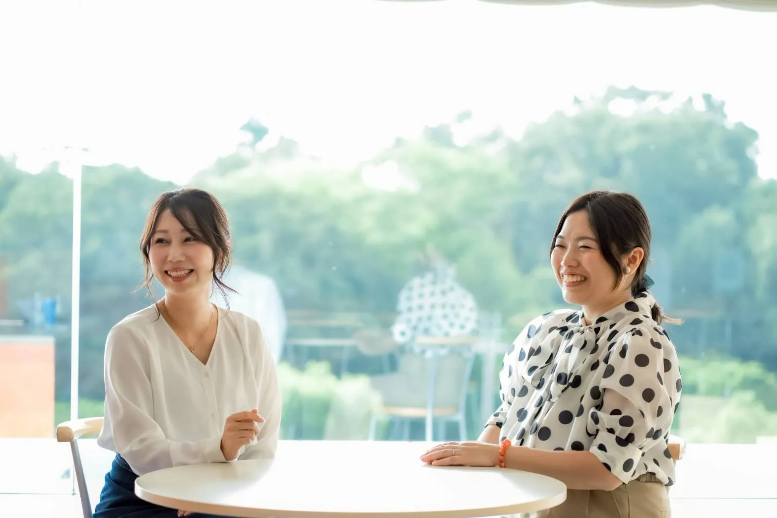 メンバー同士が話している様子